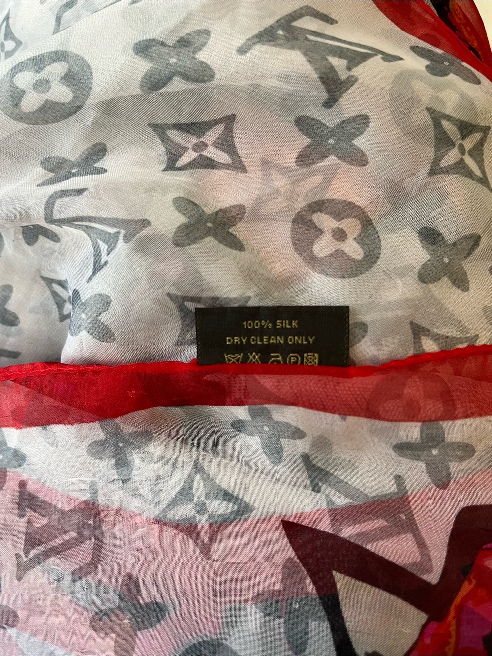 Louis Vuitton Sheer Scarf with Red Rose Motif and Gray Monogram - Picture 3 of 4